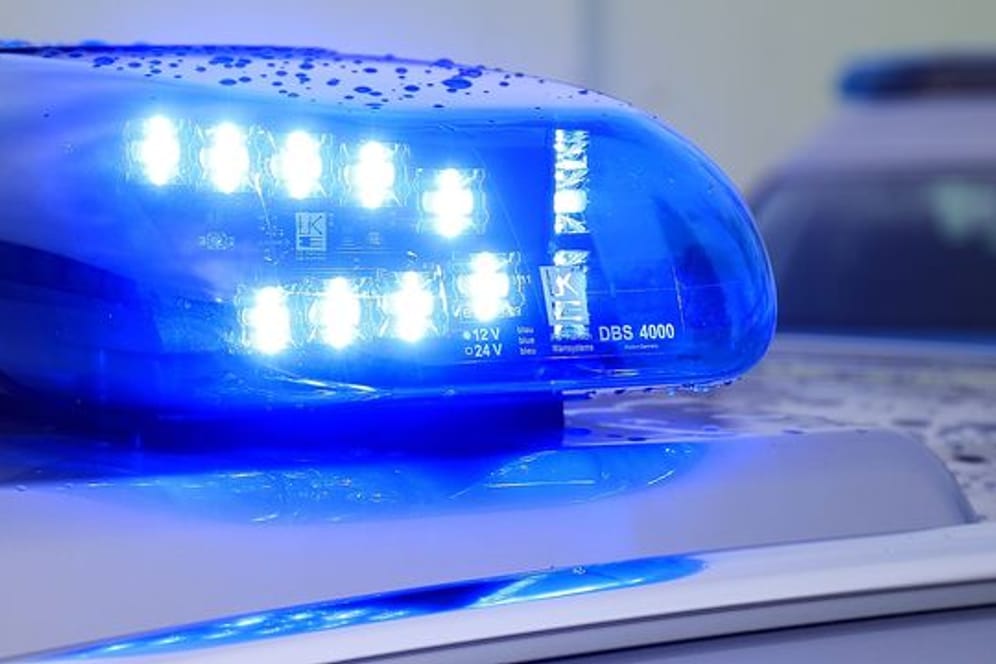 Ein Blaulicht (Symbolbild): Im Missbrauchskomplex Münster gibt es bislang etwa 50 Tatverdächtige.