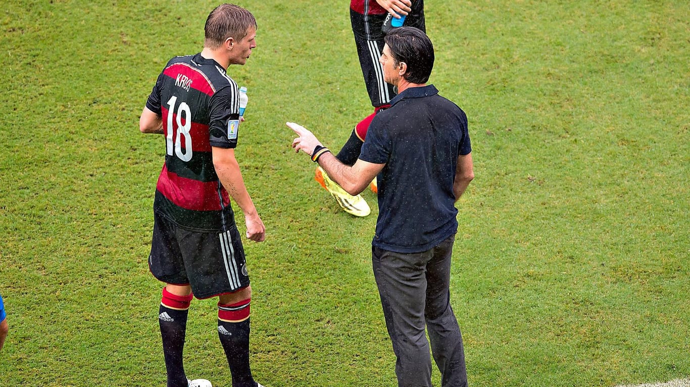 Der Draht zwischen Toni Kroos (l.) und Joachim Löw bei der WM 2014 (hier gegen die USA) war eng.