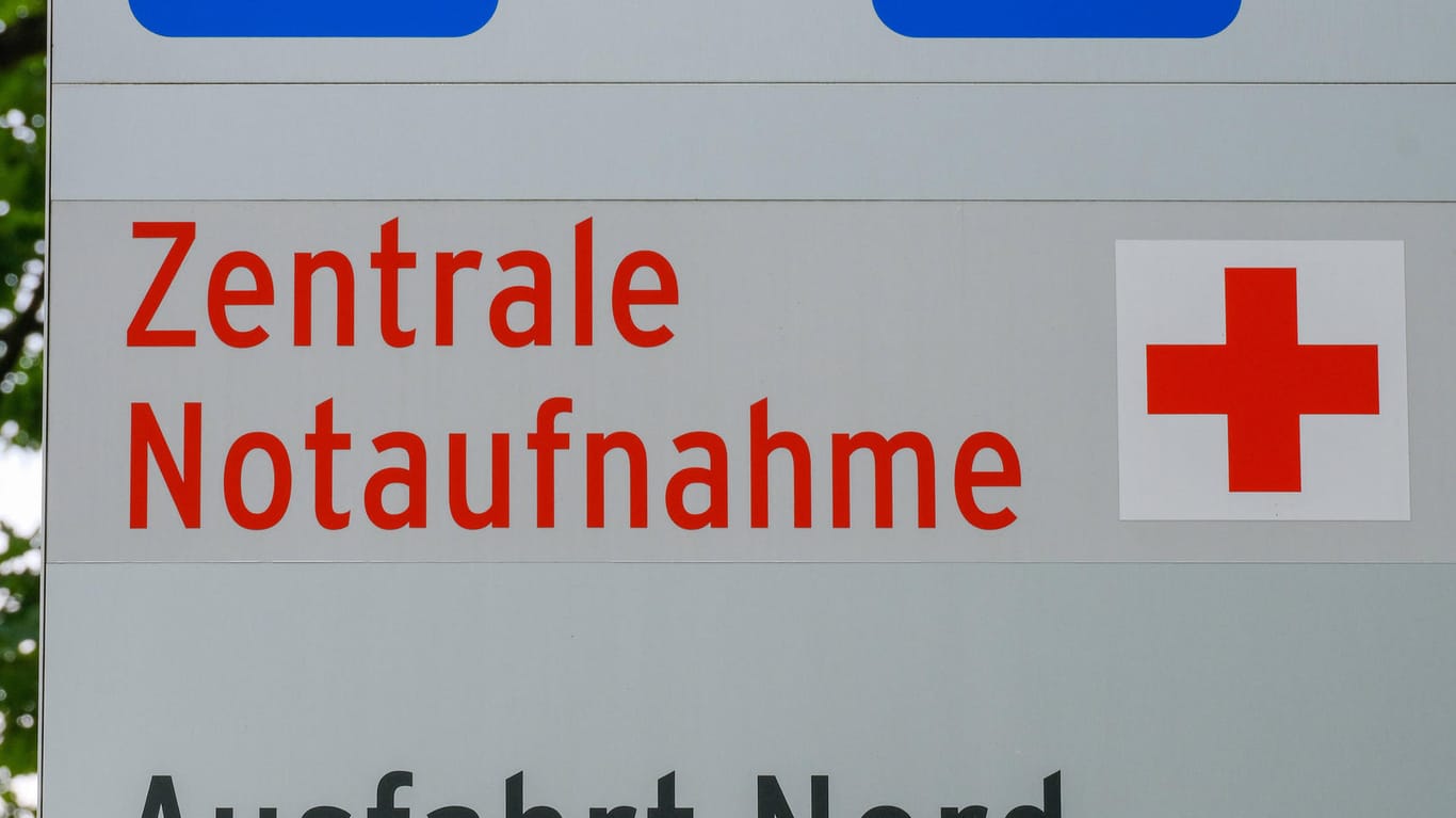 Der Eingang zu einer Notaufnahme (Symbolbild): In Mainz hat die Universitätsmedizin finanziell unter der Corona-Krise 2020 stark gelitten.