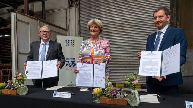 Oberbürgermeister Sven Schulze, Monika Grütters und Mininsterpräsident Michael Kretschmer in Chemnitz. Oberbürgermeister Sven Schulze, Monika Grütters und Mininsterpräsident Michael Kretschmer in Chemnitz.