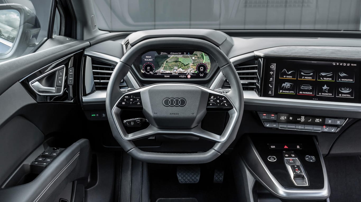 Audi Q4 E-Tron: Aus optischen Gründen oben wurde das Lenkrad etwas «abgefeilt», untergebracht sind dennoch rund 18 Funktionen.