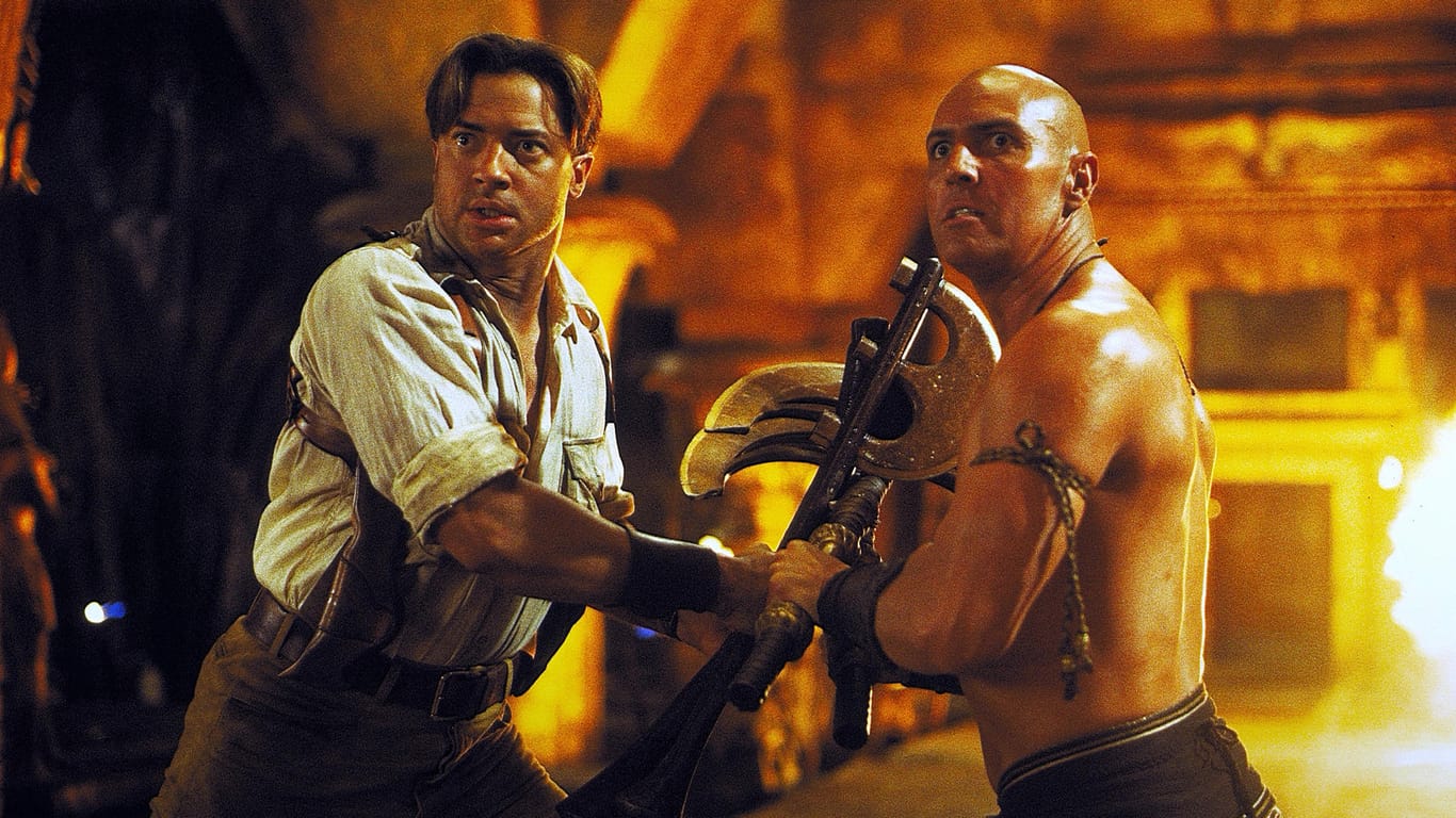 Arnold Vosloo: Der Schauspieler (r.) verkörperte Imhotep in dem Horrorklamauk "Die Mumie" von 1999.