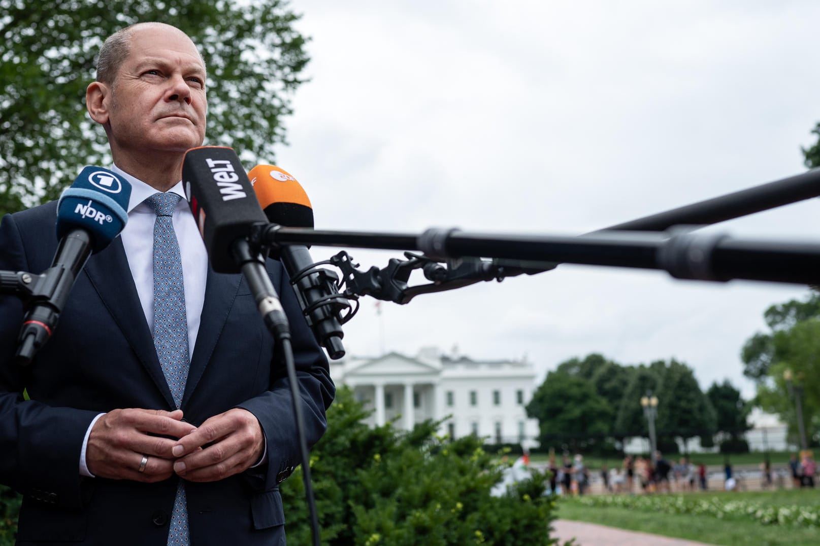 Olaf Scholz in Washington: Der Bundesfinanzminister glaubt weiter, dass alle EU-Staaten der globalen Mindeststeuer zustimmen werden.