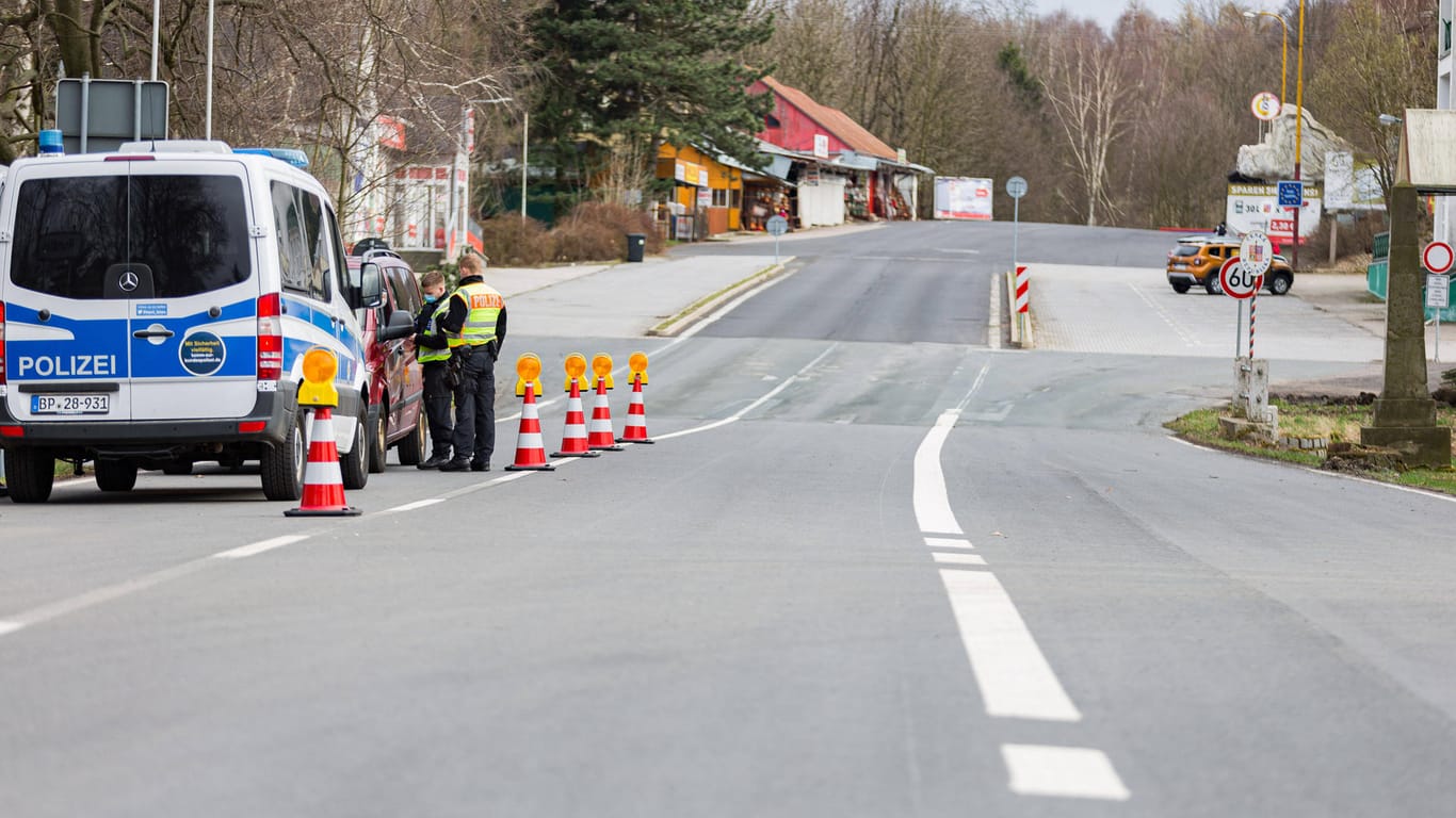 Im April vergangenen Jahres gab es schärfere Kontrollen an der Grenze zu Tschechien.
