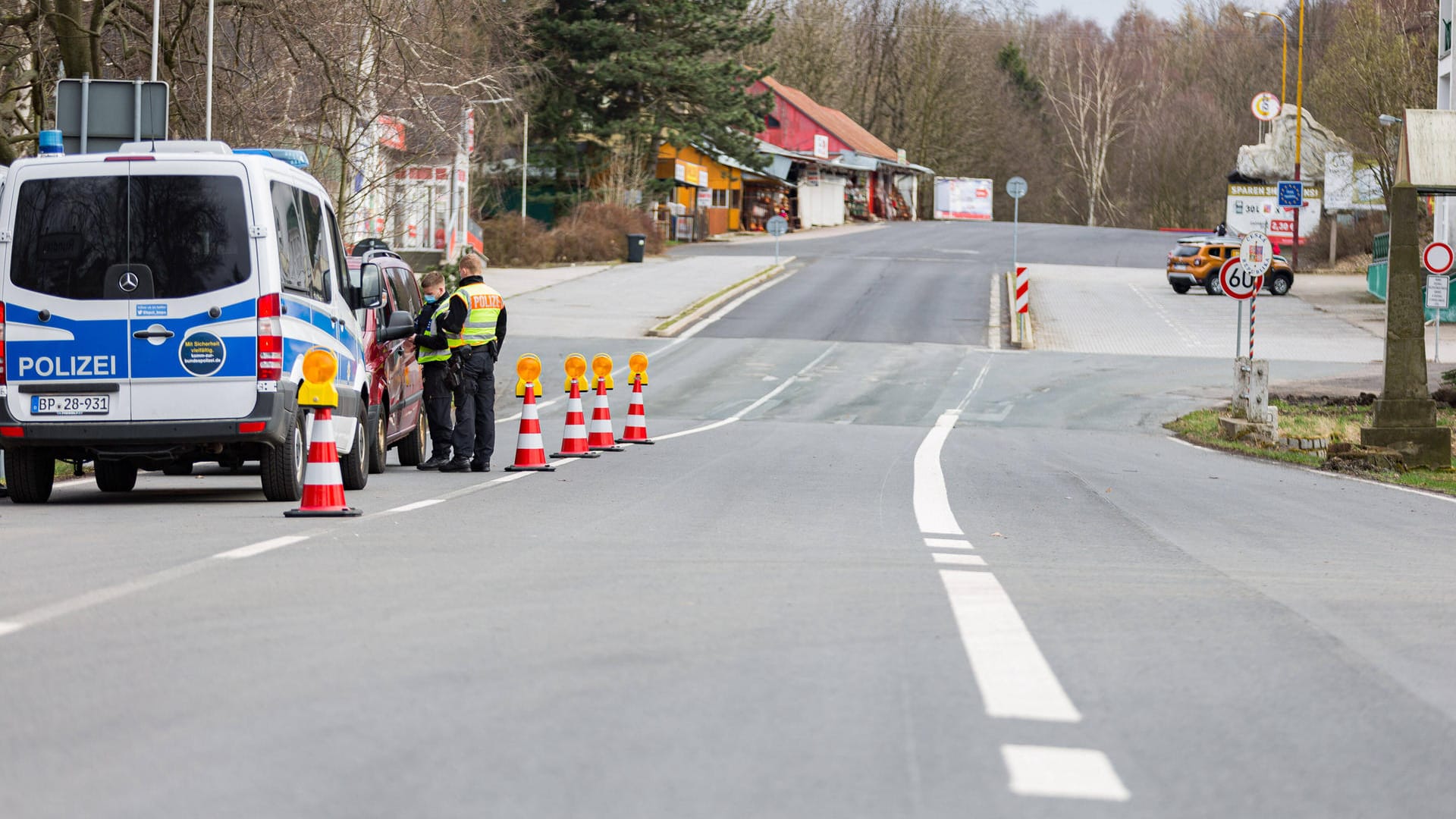 Im April vergangenen Jahres gab es schärfere Kontrollen an der Grenze zu Tschechien. Im April vergangenen Jahres gab es schärfere Kontrollen an der Grenze zu Tschechien.