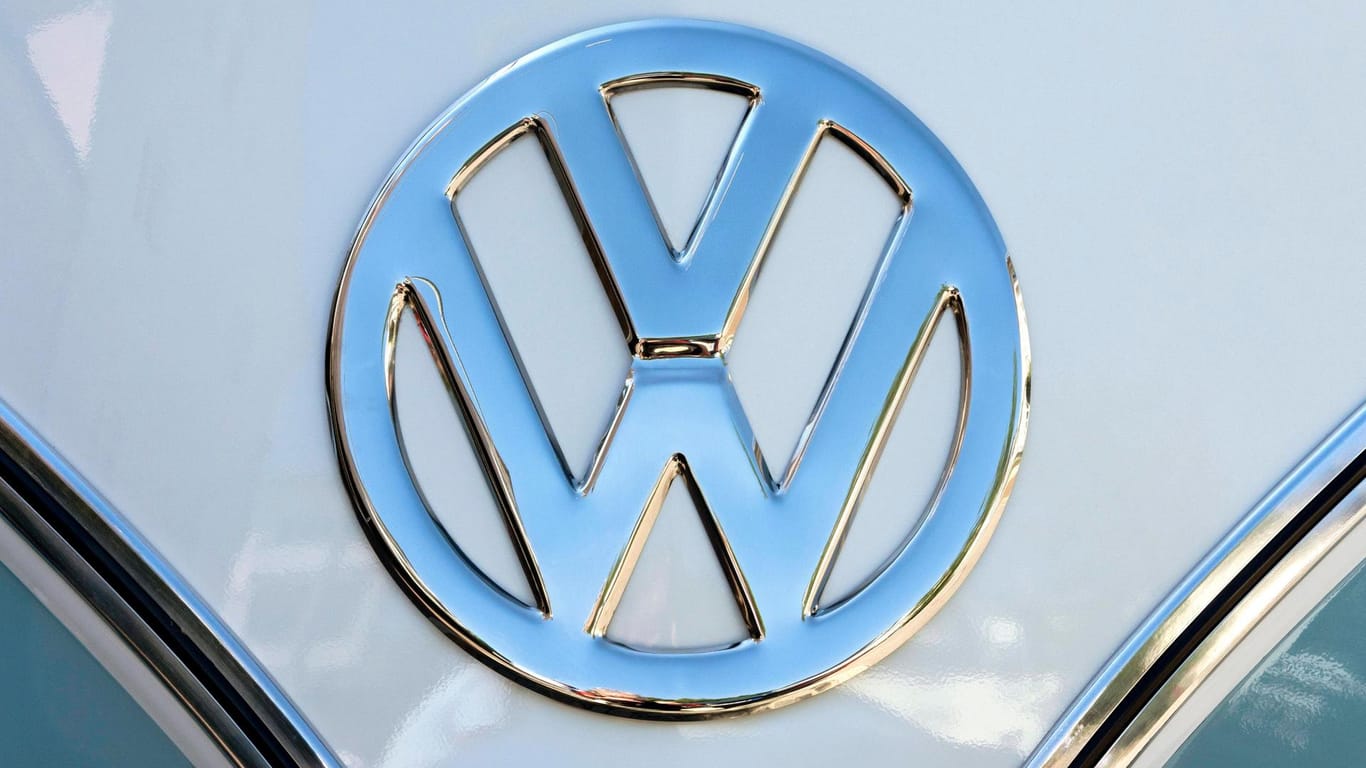 VW Logo: Der Autohersteller ändert das Finanzierungskonzept seiner Neuwagen.