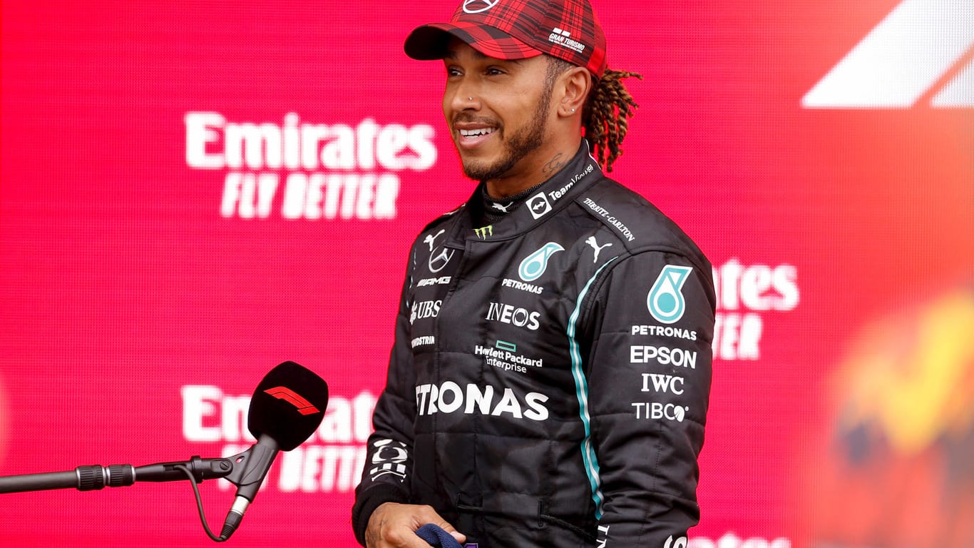 Weltmeister Lewis Hamilton fährt weiter für Mercedes.