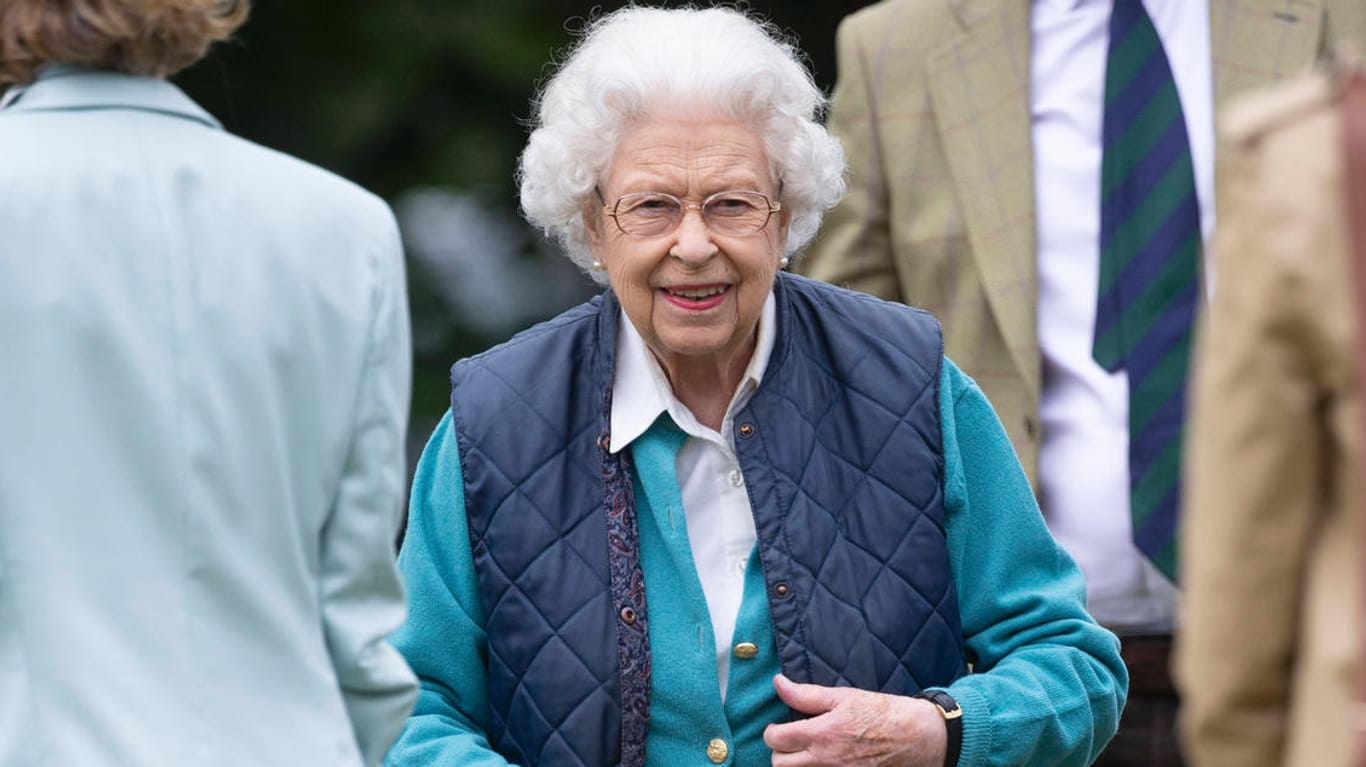 Queen Elizabeth II.: Bestens gelaunt trat sie am Samstag vor die Kameras.