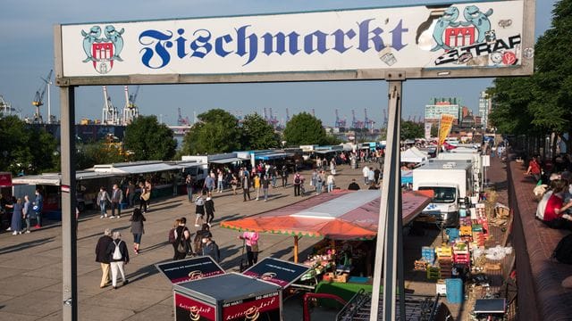 Der Hamburger Fischmarkt meldet sich zurück.