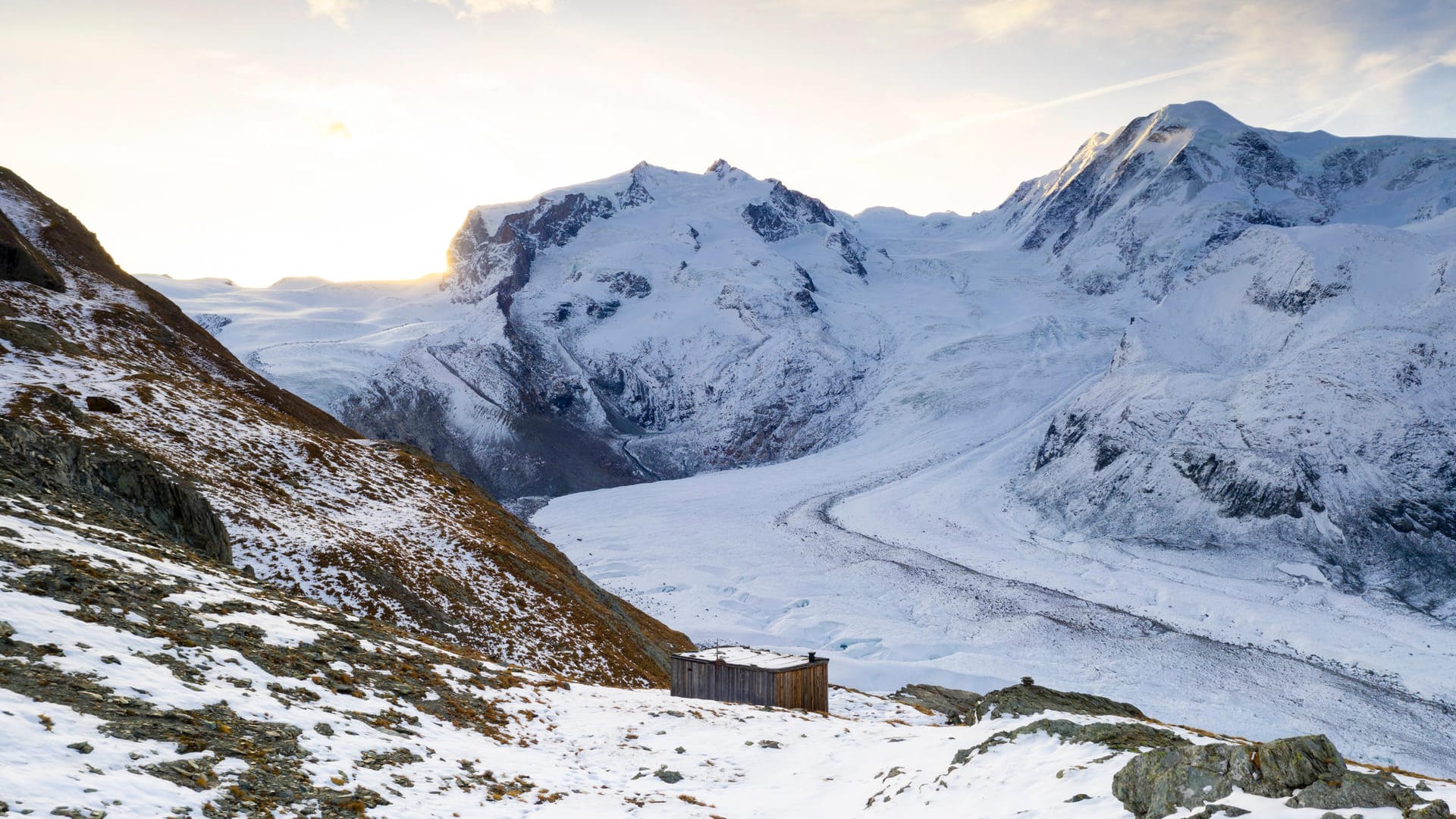 Monte Rosa in den Schweizer Alpen: Zwei Frauen sind dort erfroren, ein Mann konnte gerettet werden. Monte Rosa in den Schweizer Alpen: Zwei Frauen sind dort erfroren, ein Mann konnte gerettet werden.