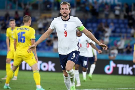 Englands Harry Kane bejubelt sein zweites Tor im Viertelfinale.