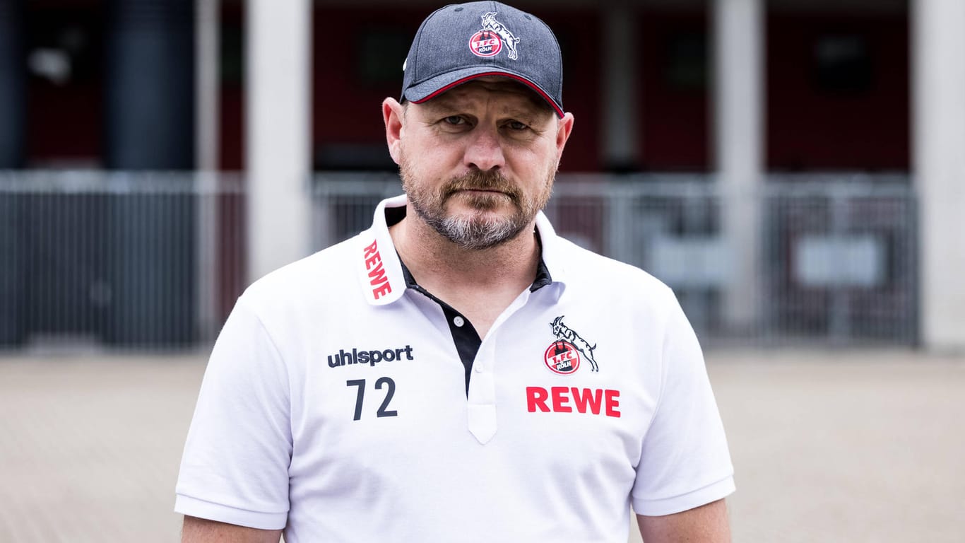 Steffen Baumgart bei einer Pressekonferenz am Donnerstag: Der neue FC-Trainer steht vor einem Sommer voller Arbeit.
