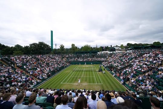 Ab dem Viertelfinale dürfen in Wimbledon wieder alle Zuschauerplätze auf dem Centre Court und dem Platz Nummer eins genutzt werden.