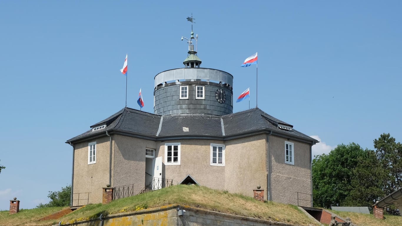 Festung Wilhelmstein: Nachdem Alexander Fürst zu Schaumburg-Lippe die Leitung abgegeben hatte, wurde die Festung restauriert.
