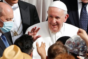 Papst Franziskus: Das Oberhaupt der katholischen Kirche muss sich einer Operation unterziehen. (Archivfoto)