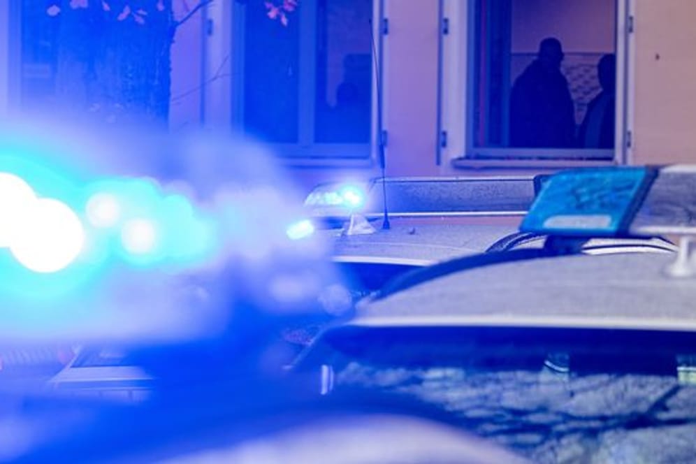 Polizeifahrzeuge mit Blaulicht