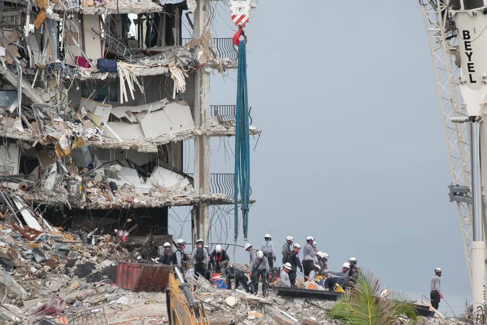Die Reste des eingestürzten Hochhauses in Miami: Mehr als 120 Menschen werden immer noch vermisst.