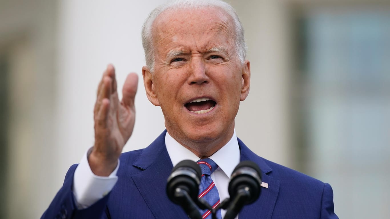Joe Biden spricht zum amerikanischen Unabhängigkeitstag vor dem Weißen Haus in Washington.