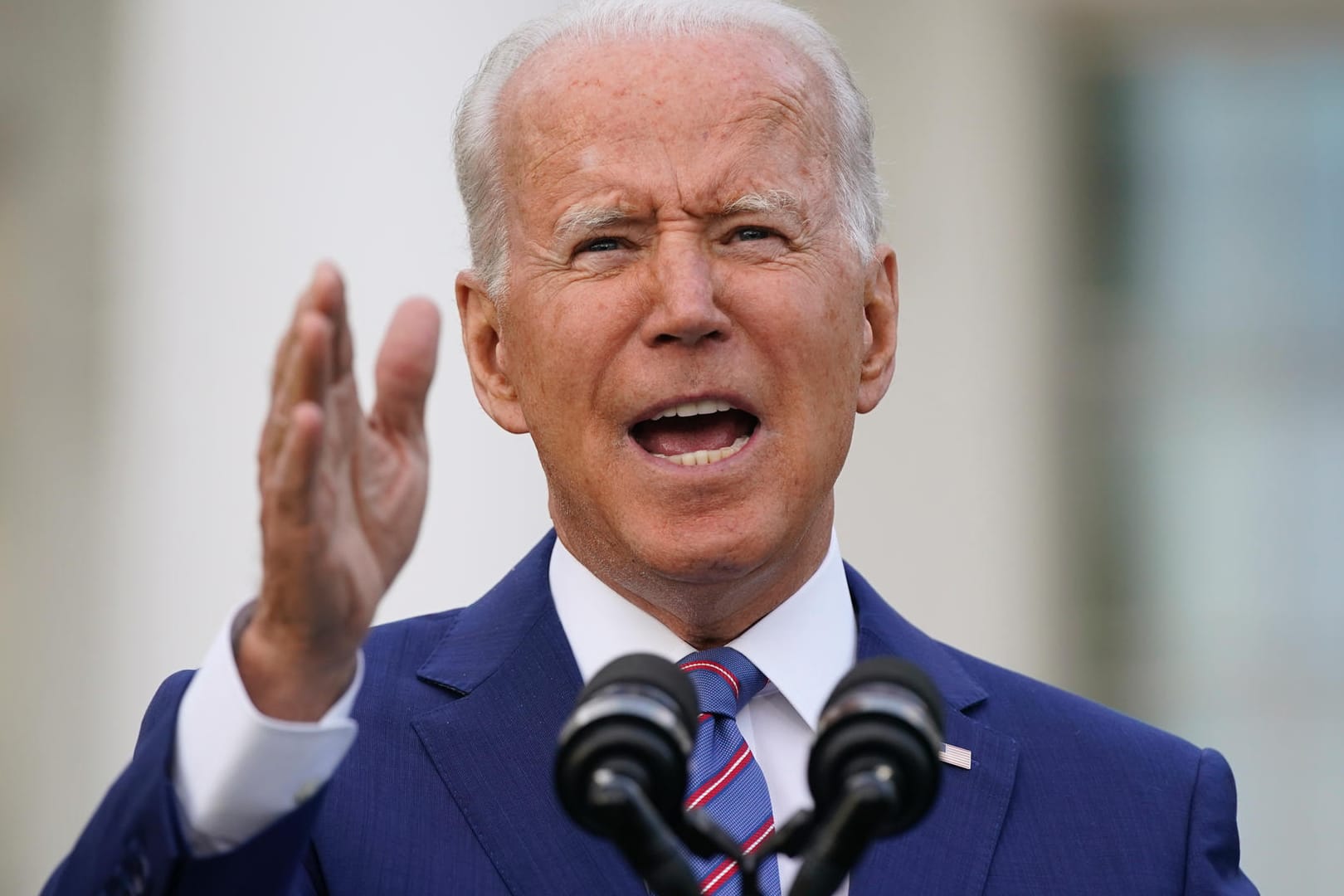 Joe Biden spricht zum amerikanischen Unabhängigkeitstag vor dem Weißen Haus in Washington.