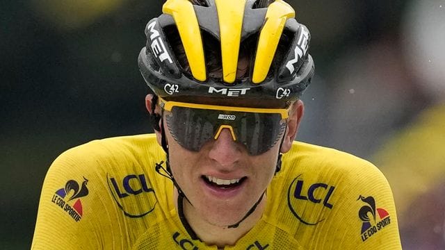 Tadej Pogacar im Gelben Trikot des Tour-Gesamtführenden.