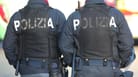 Polizei in Italien (Symbolbild): Ein Beamter soll statt der Uniform an vielen Tagen die Badehose angezogen haben.