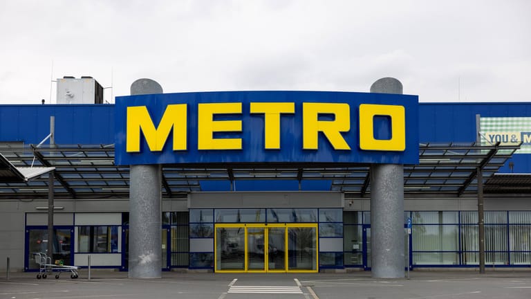 Ein Metro-Geschäft (Symbolbild): 1,5 Milliarden Euro will das Unternehmen in das Erreichen seiner Klimaziele stecken.
