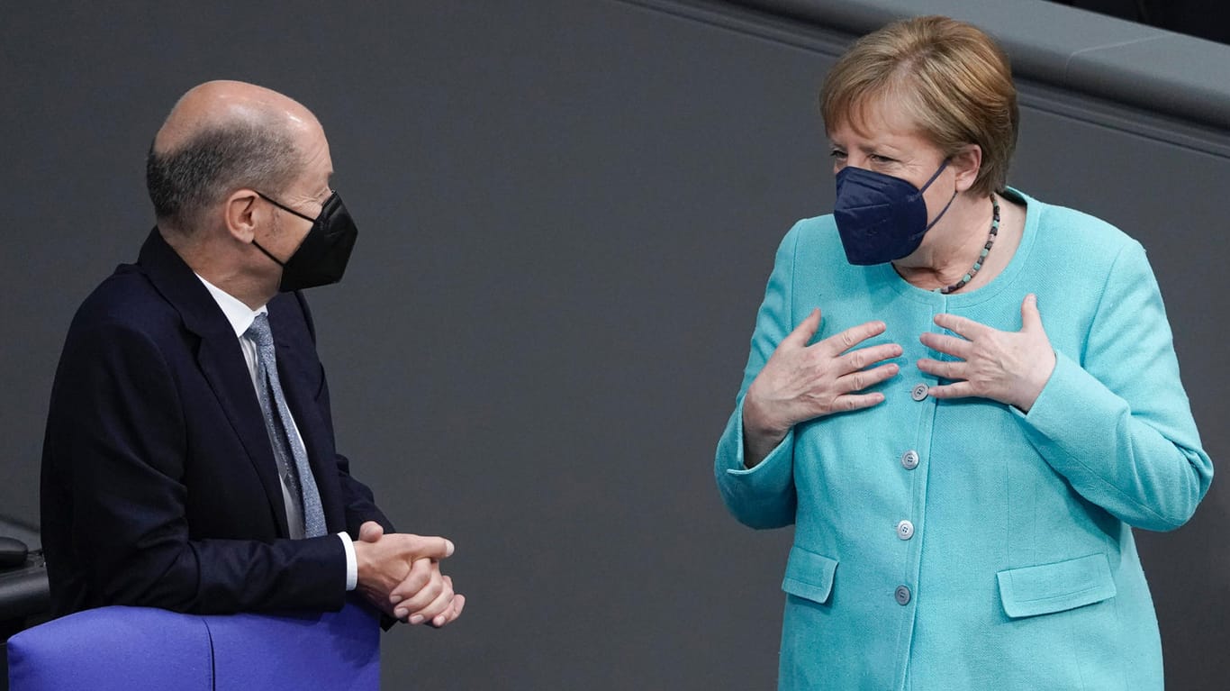Angela Merkel und Olaf Scholz: "Die Probleme bei der politischen Entscheidungsfindung waren unübersehbar", schreibt der Ökonom Moritz Schularick.