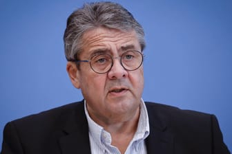 Sigmar Gabriel, ehemaliger SPD-Politiker: Er hält die Kritik an Baerbock für einen Test auf ihre politische "Schussfestigkeit".