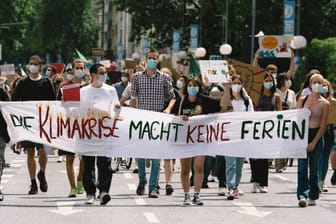 Fridays for Future-Protest in Bonn: Auch Mitglieder der Klimainitiative haben sich den Klagen angeschlossen.