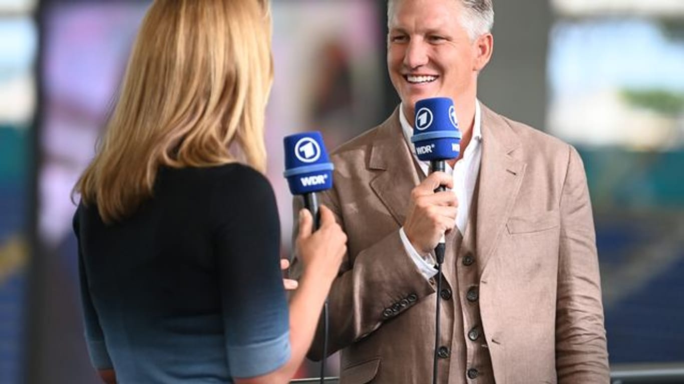 Bekamm eine Ermahnung: ARD-TV-Experte Bastian Schweinsteiger.