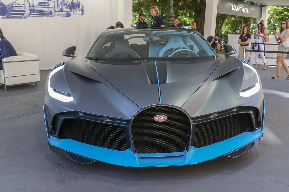Ein Bugatti Divo (Archivbild): Künftig gehört die Mehrheit der Luxusmarke der Sportwagenschmiede Rimac.