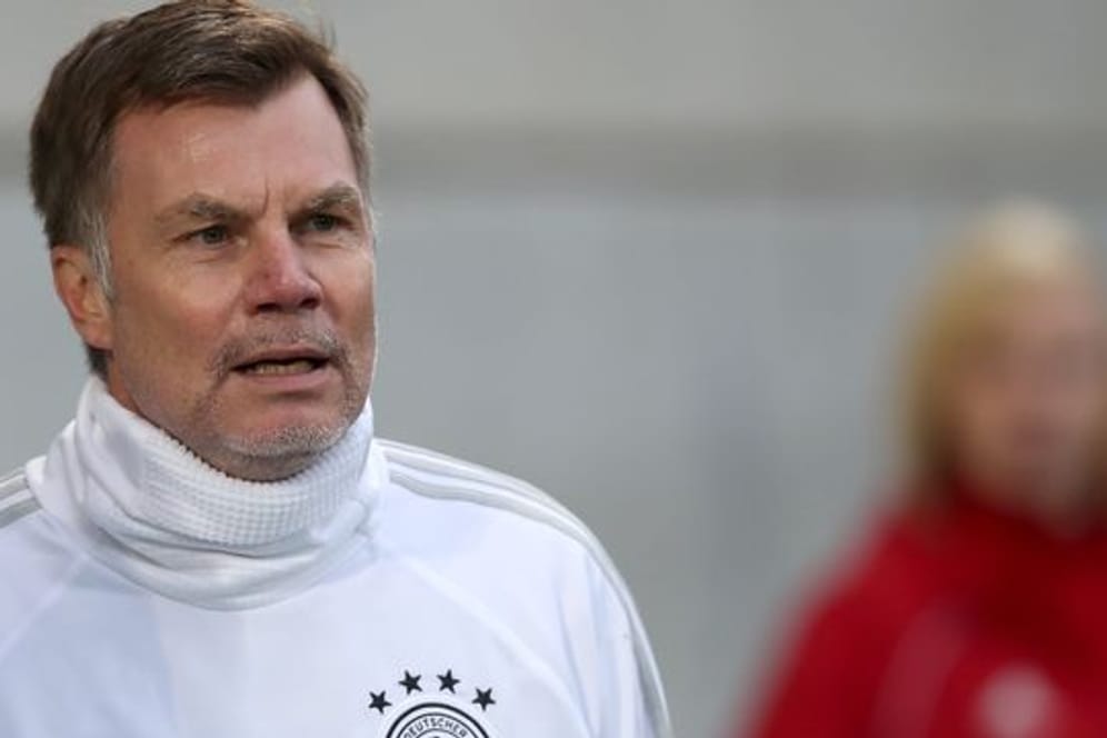 Ex-Europameister Thomas Helmer schlägt vor, den Fokus auf die EM 2024 und nicht auf die WM 2022 zu richten.