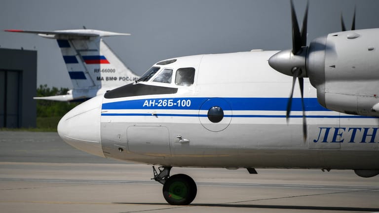 Flugzeug des Typs An-26B: Sicherheitsbehörden befürchten, dass der Flieger abgestürzt sein könnte (Symbolbild).
