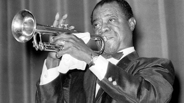 Jazz-Trompeter Louis Armstrong bei einem Konzert in Frankfurt/Main 1955.