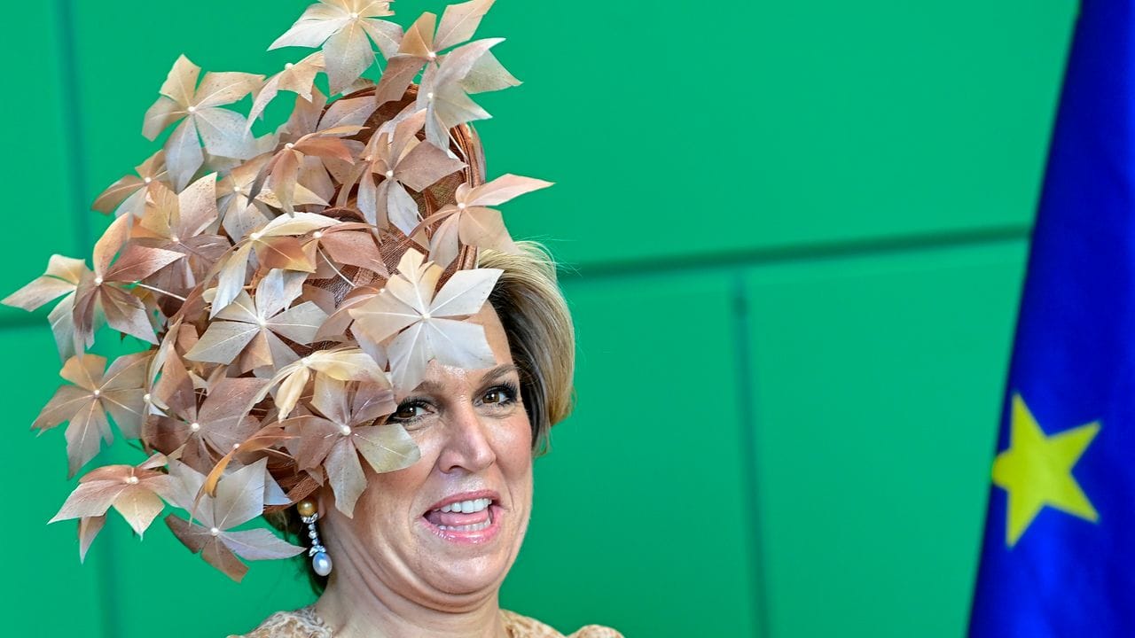 Königin Máxima der Niederlande bei einer Begrüßung im Reichstagsgebäude des Deutschen Bundestags. Königin Máxima der Niederlande bei einer Begrüßung im Reichstagsgebäude des Deutschen Bundestags.