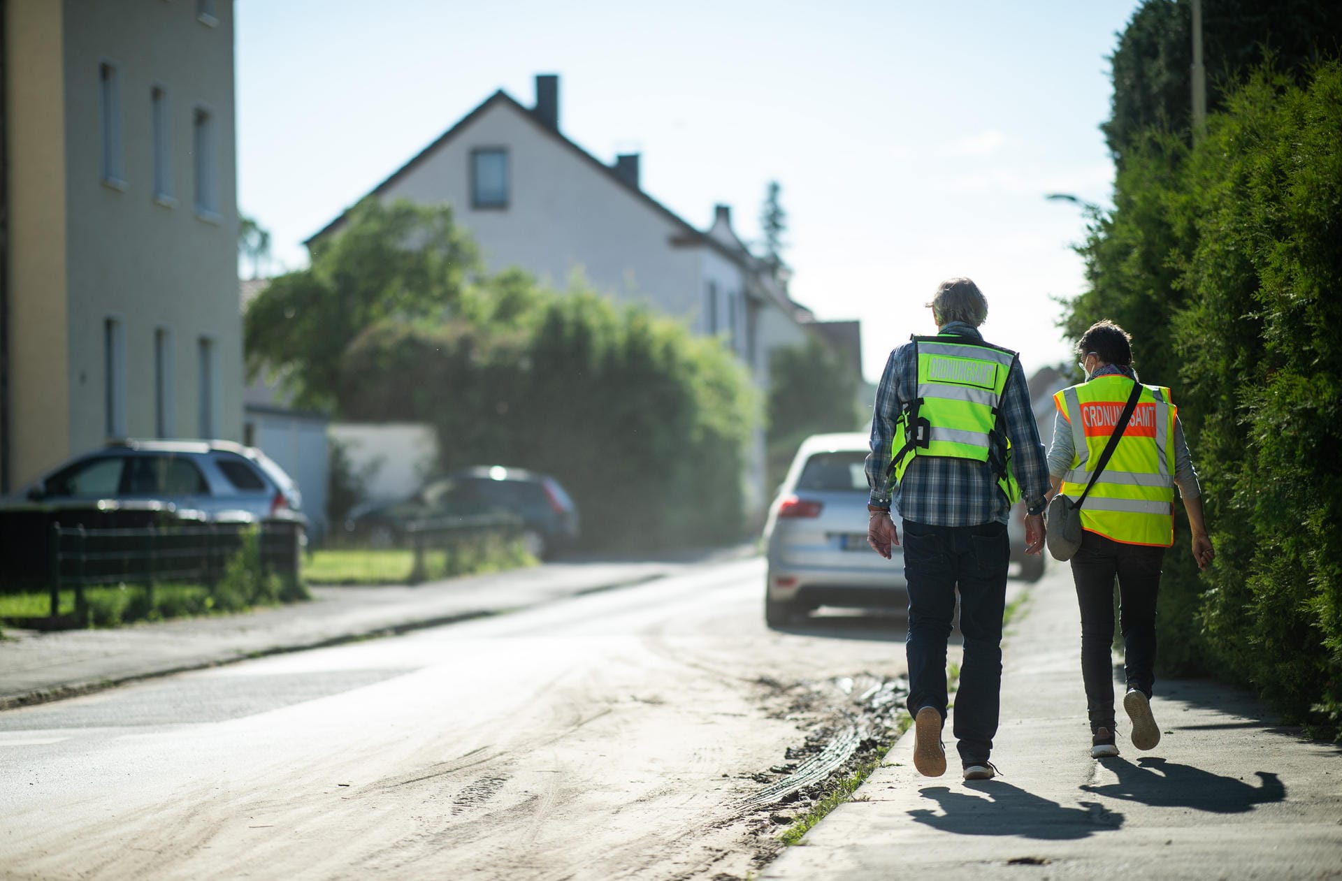 Evakuierungs-Kontrolle: Der Ortsteil Westick musste wegen des drohenden Dammbruchs geräumt werden.