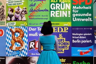 Impressionen von Wahlplakaten im Haus der Geschichte in Bonn: Einige Parteien gehen sehr transparent mit Spenden um, andere nicht.