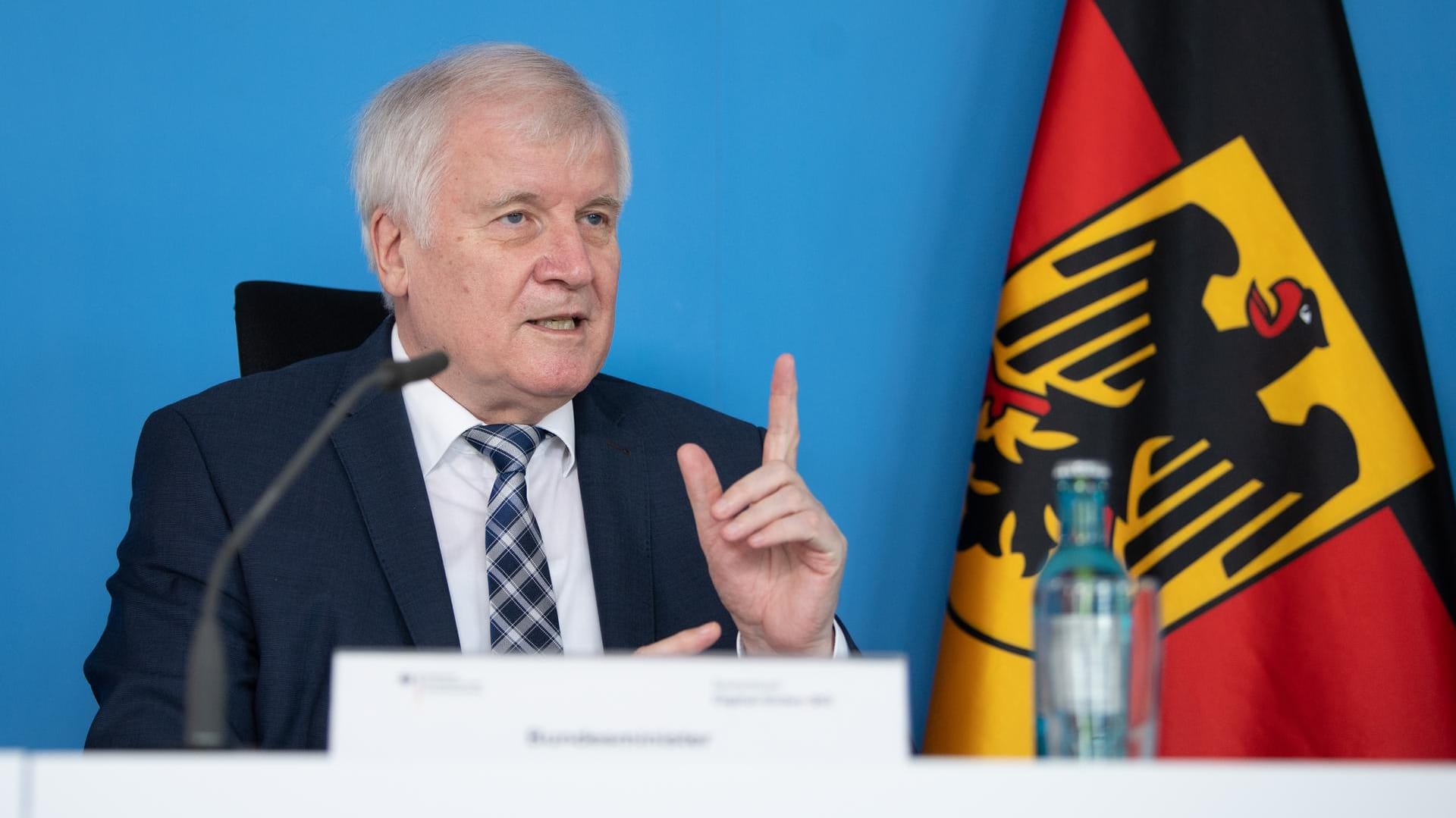 Horst Seehofer: Der Bundesinnenminister hält die Diskussion um das Buch von Annalena Baerbock für übertrieben. Horst Seehofer: Der Bundesinnenminister hält die Diskussion um das Buch von Annalena Baerbock für übertrieben.