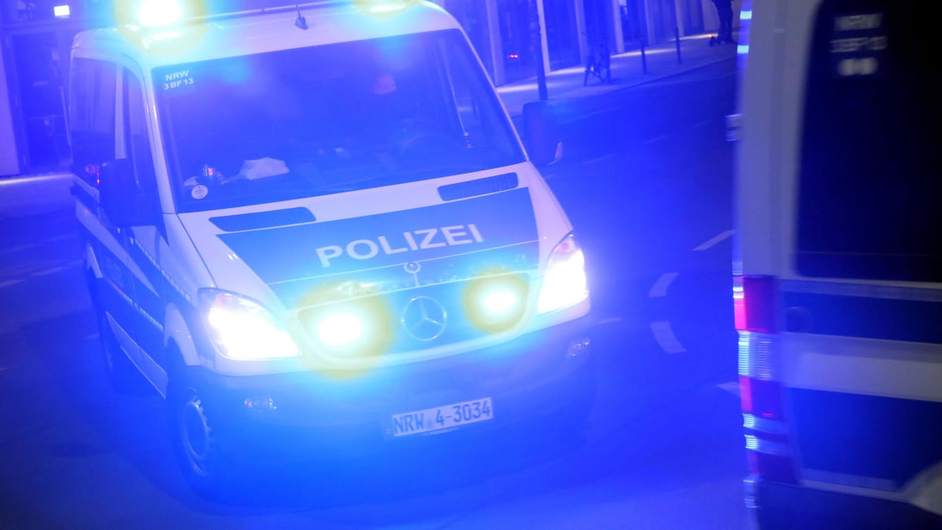 Polizei nachts im Einsatz: In Berlin-Friedenau konnte die Polizei dank eines Zeugen eine vierköpfige Diebesbande festnehmen.