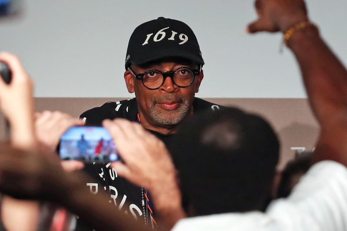 Jurypräsident Spike Lee: Er verweist auf George Floyd und bekommt Applaus von der Presse.