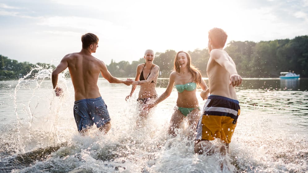Bademode im Sale: Jetzt günstig für den Strandurlaub oder nächsten Freibad-Ausflug shoppen.