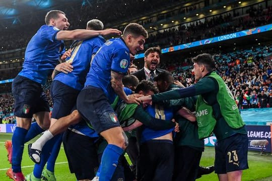 Italien steht als erstes Team für das EM-Finale in London fest.