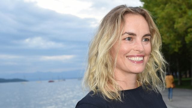 Schasupielerin Nina wird 46.