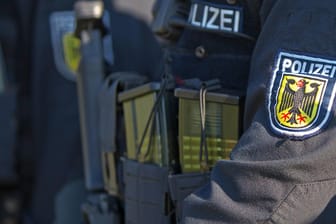 Bundespolizisten: Ermittler stürmten in der Nacht zwei Wohnungen in Osnabrück und Kassel. (Symbolfoto)