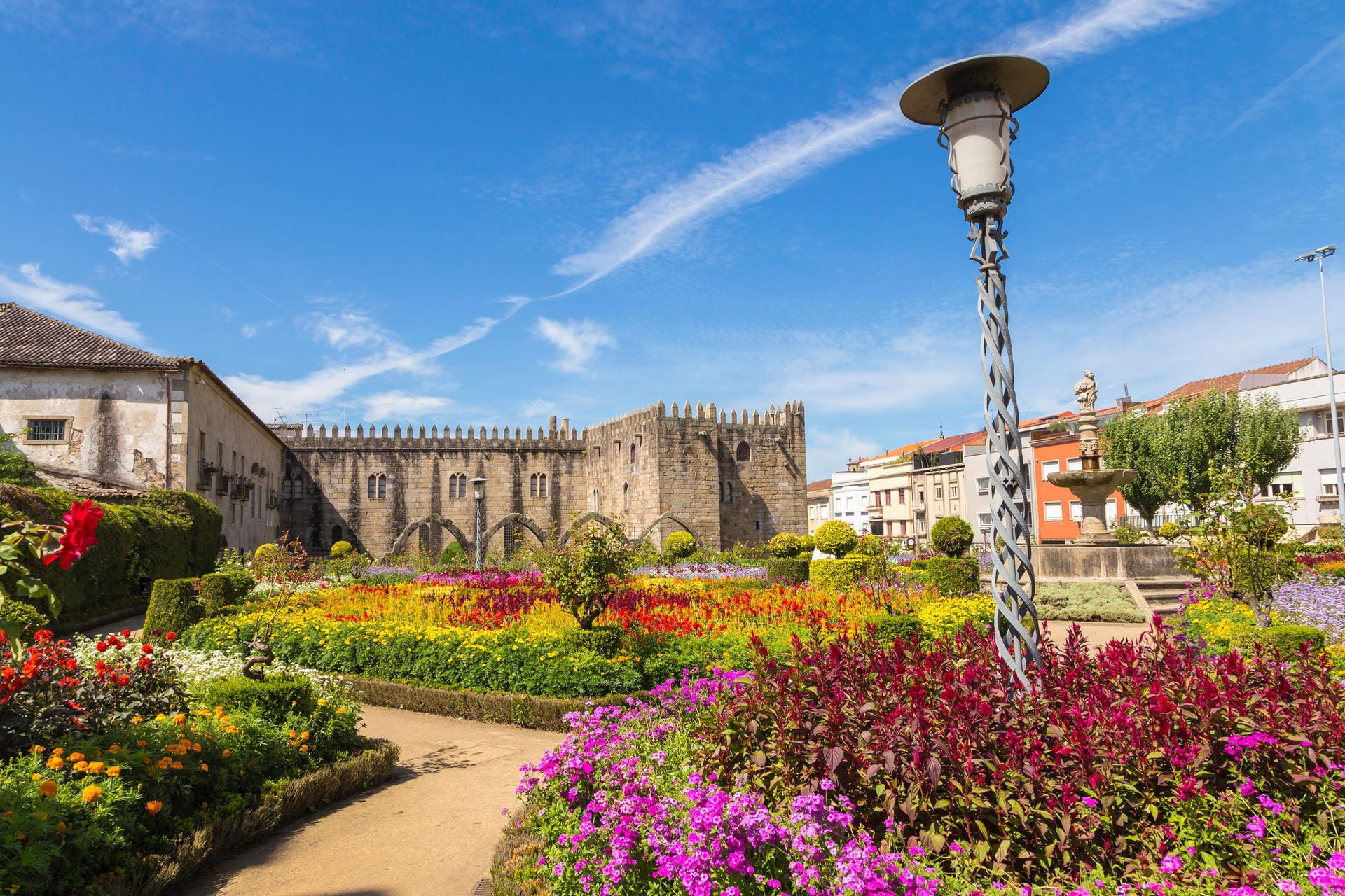 Der Jardim de Santa Bárbara ist eine der schönsten öffentlichen Gartenanlagen Portugals aus dem 17. Jahrhundert. Sie befindet sich ganz in der Nähe des Bischofpalastes.
