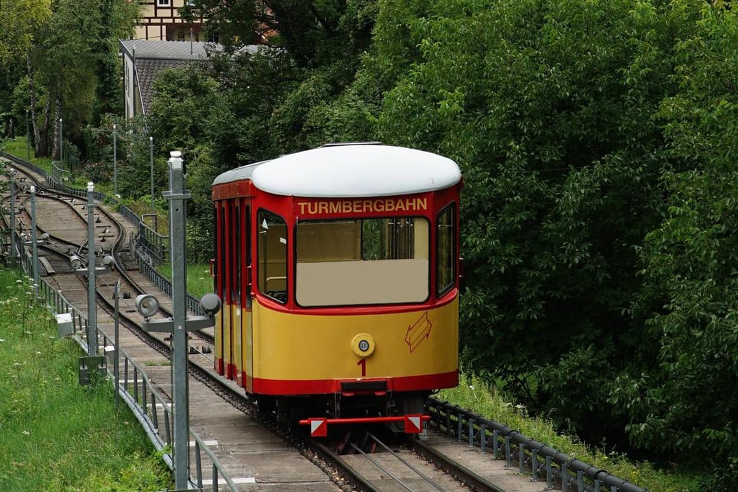 Die Turmbergbahn in Karlsruhe (Archivbild): Die Standseilbahn fährt wieder.