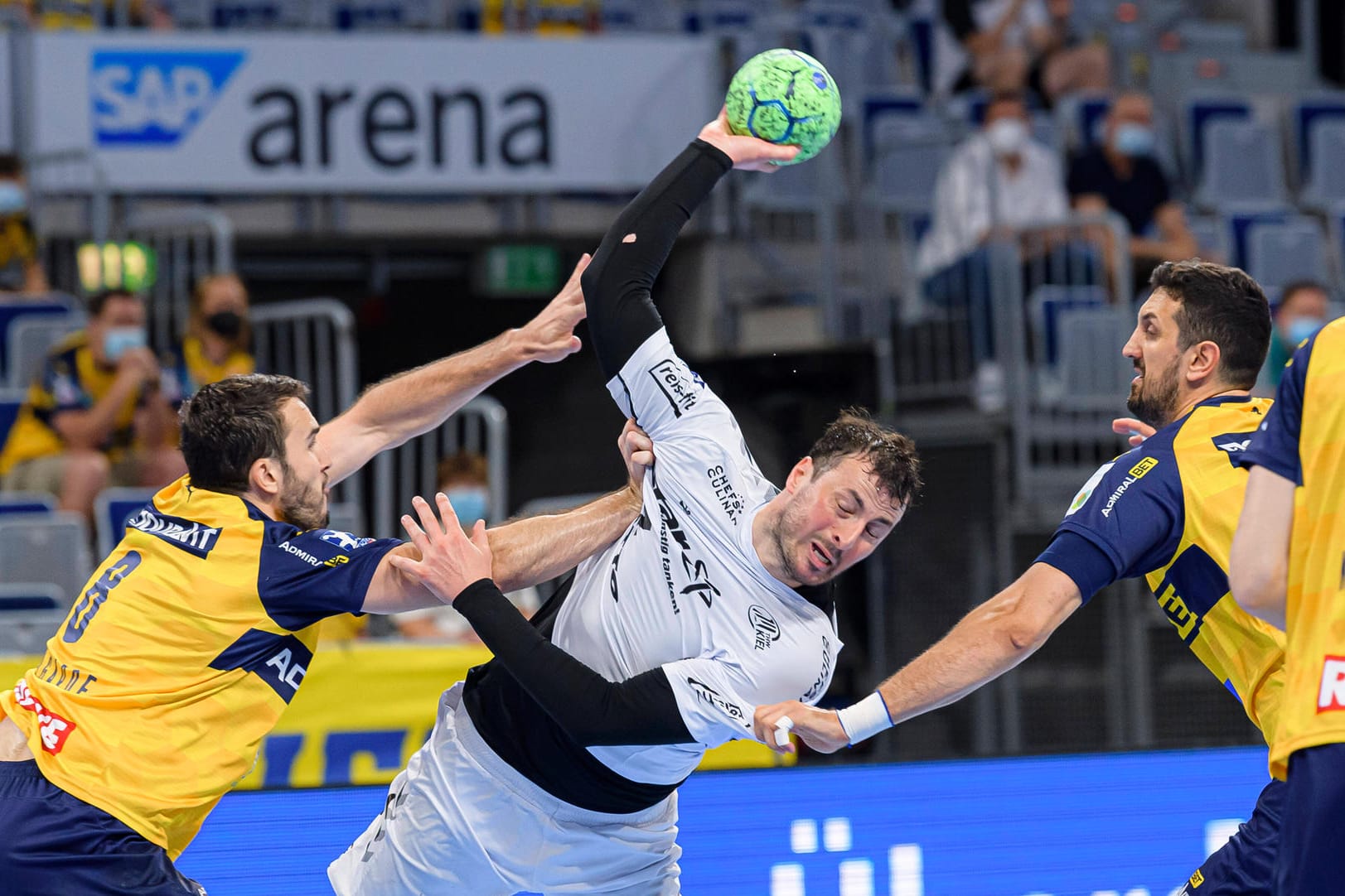 Domagoj Duvnjak beim Spiel gegen die Rhein-Neckar Löwen: Der THW-Trainer gibt einen Einblick ins Gefühlsleben der Mannschaft.