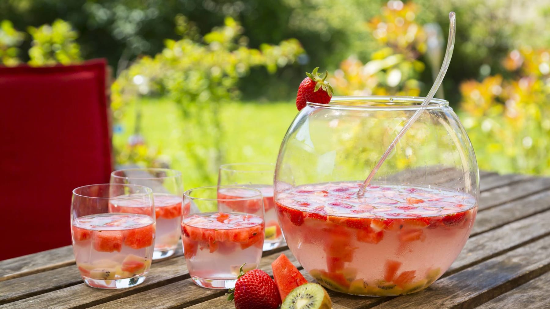 Sommerbowle mit Alkohol: So gelingen prickelnde Bowlen | Rezepte