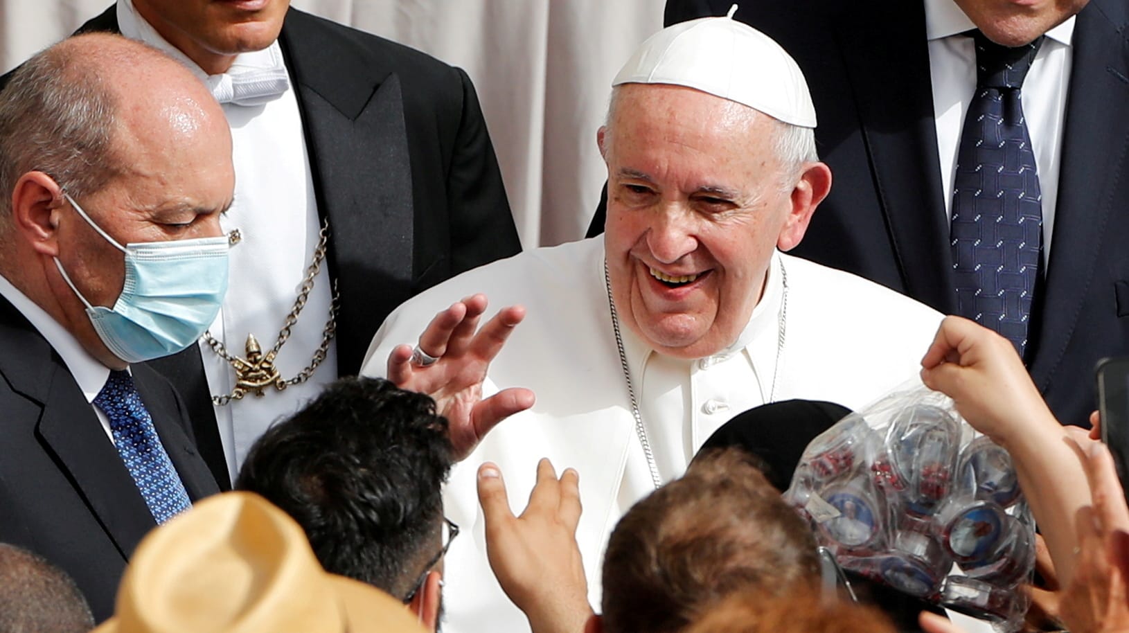Papst Franziskus im Juni: Derzeit erholt sich das Oberhaupt der katholischen Kirche von einer Operation. Papst Franziskus im Juni: Derzeit erholt sich das Oberhaupt der katholischen Kirche von einer Operation.