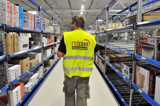 Blick in ein Logistikzentrum für Heim-Elektronik in Erfurt.